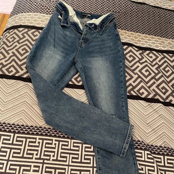 Fashion Nova denim jean. Fashion Nova size 7 - Picture 2 of 9